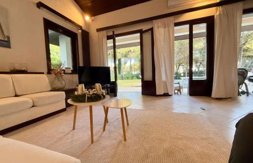 Villa by the Sea and Pool - Foto 46