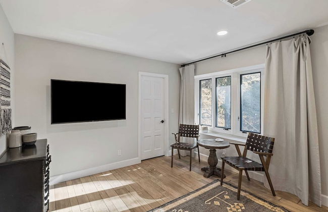 Hidden Oaks Farmhouse by Avantstay Hot Tub, Deck - Foto 29