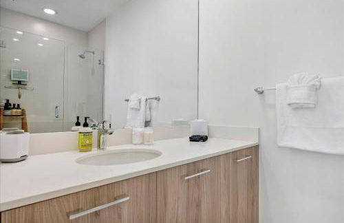 POSH Ocean View Penthouse - Heated Pool, Gym, Office! 10mins Beach - Foto 25