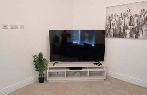 Peterborough - House - Sleeps 8 - Parking - Garden - Foto 17