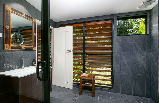 Tropical 3 Bedroom House, Pool plus 4th Bedroom Bungalow - Photo 14