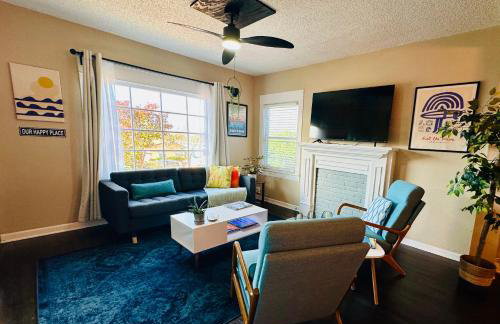 3-Bedroom, Prime Location, Private Backyard! - Foto 7