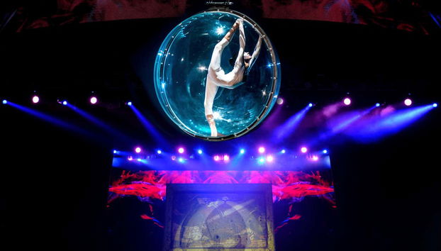 Sharyn Monni em Benidorm Palace