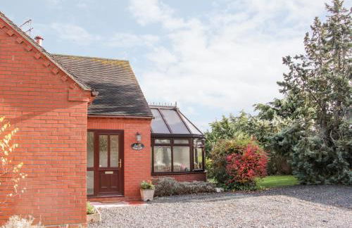 Court Farm - Photo 2