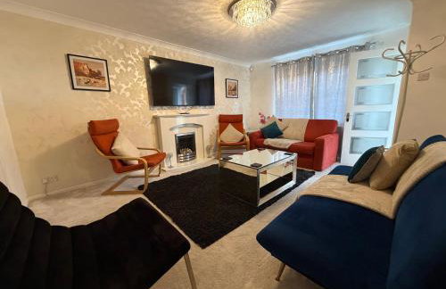 Spacious Modern 3 Bed Home Near Batley Train Station with Free Parking - Foto 4