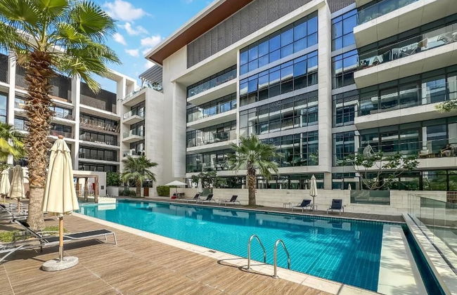 Aya - Awe-inspiring 2BR in City Walk with Balcony - Photo 1