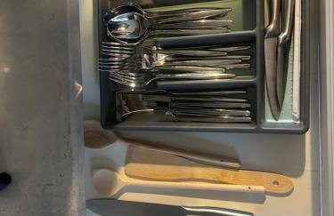 Park View is a beautiful whole entire house close to town centre, sleeps 8 in 4 rooms, 2 doubles and 4 single beds with 2 shower rooms, available for holidays, insurance stays, trades people, contractors, pets welcome - Foto 44