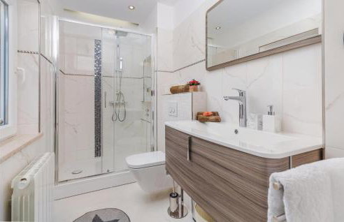 5 Bedroom Beautiful Home In Labin - Photo 60