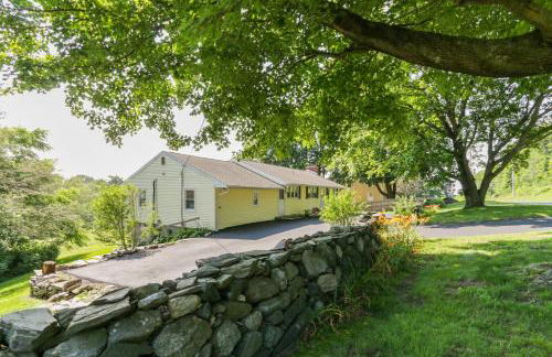 Connecticut Retreat Steps to Historic Downtown! - Foto 24