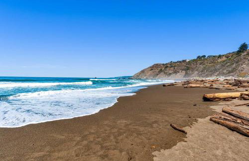 Dream Weaver House with Hot Tub and Ocean View! - Foto 39