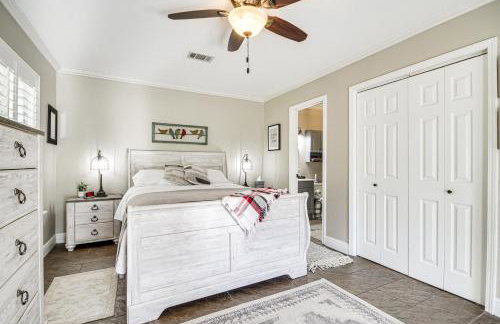 Walk to Beach Waveland Retreat with Yard! - Foto 16