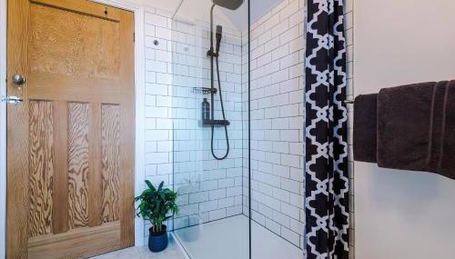 The Mayoress - Durham - Photo 5, Shower