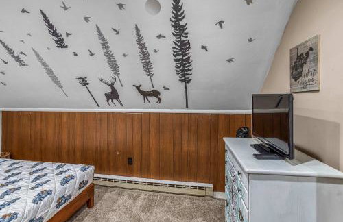 Mountain retreat w 2 fireplaces & lake - Foto 40