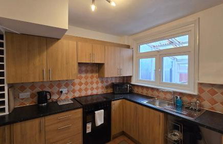 Cosy 3BDR Home With Free Parking In Harrow - Photo 14
