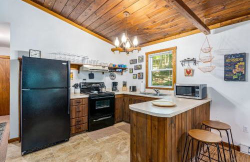 Tucked Away w Hot Tub, Fire Pit, Deck, & WiFi - Photo 15