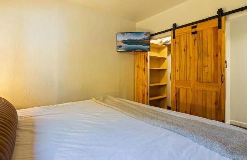 Glacier Retreat on 4 Acres with Sauna & Fire Pit - Foto 7