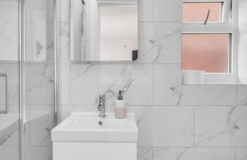 4 Bed - Sleeps 8 - Free Parking - Garden - Foto 19