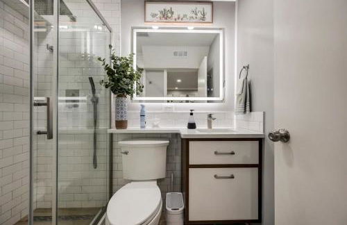 Modern 5BR, Kid-Friendly Home In Poconos with Pool Table - Foto 56