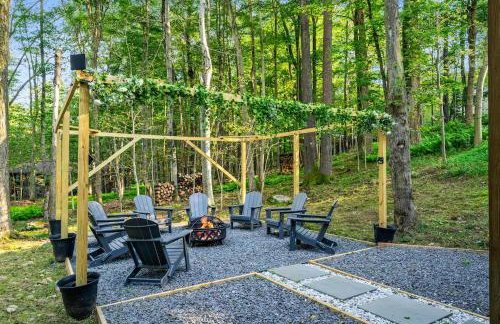 Chalet with Hot Tub, Game, Movie Room, Lake and Pool Access - Foto 47