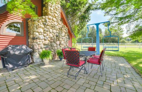 9 Mi to Boyne Resort! Farmhouse Near Town and Lake - Foto 4