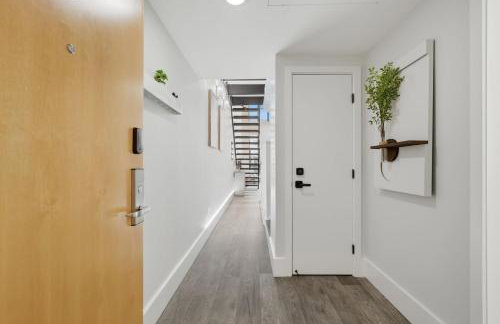 Modern Luxury Loft facing Santana Row w/Balcony - Photo 48