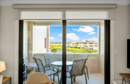 Fun cozy beach retreat! Steps to beach, heated pool & pickleball - Foto 24