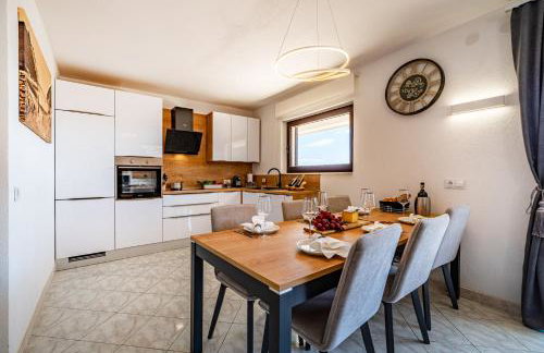 Villa Kadena - Luxury Seaside Villa with Private Heated Pool - Photo 16