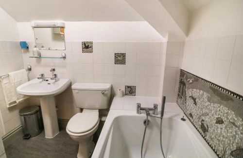 Chilvery Farm Cottage - Photo 17