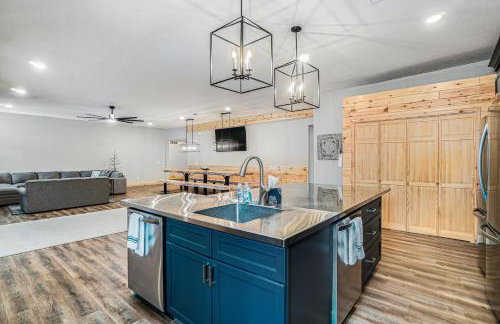 Bowling Alley! Expansive Group Getaway in Lewiston - Foto 14