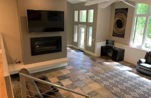 25-Bed, Amenity-Rich Estate in a Private Forest - Foto 52