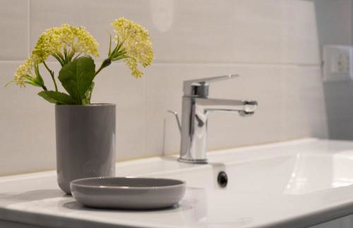 WELCOME RIVIERA - FIOCCO DI MARE elegante e moderno appartamento completamente rinnovato situato in una zona tranquilla -toll parking at 15 euro per day to be booked in advance -subject to availability - Foto 21