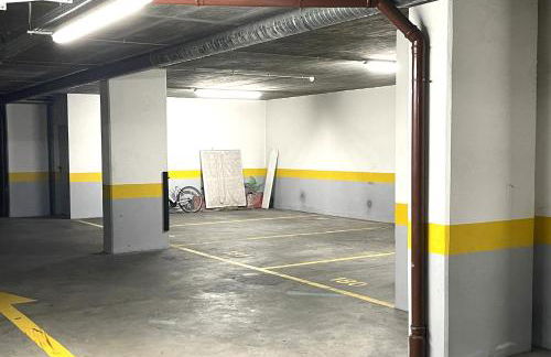 Lux Apt in Priv Condo with Pool, near Beach, Parking & Easy Access to Lisbon - Foto 10