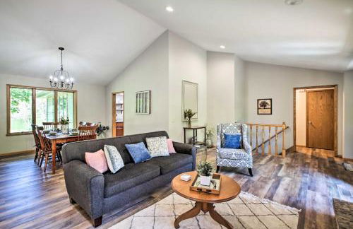 Family Home with Deck, Yard, Dock on Rock River - Foto 5