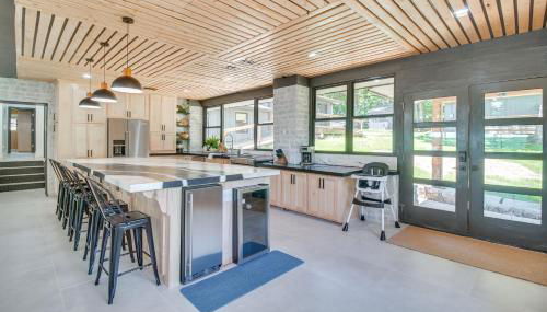 Waterfront StoneHaven at Reed Point with Swim Spa! - Foto 2