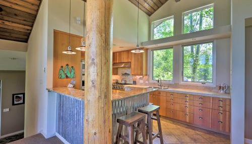 West Glacier Home with Majestic Mountain Views! - Foto 3