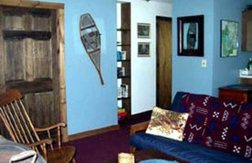 Rustic Cabin Getaway Overlooking a Stunning Golf Course in Saranac Lake, New York - Foto 6