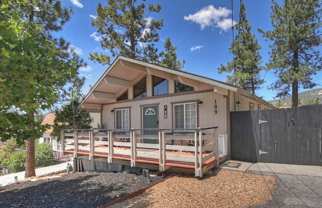 Bear Cub Cottage in Big Bear w/ HotTub & Firepit - Photo 1