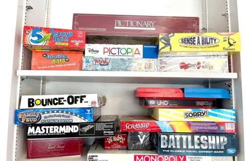 Coastal Cape Cod w/ King Bed, Game Room, & Bikes! - Foto 16