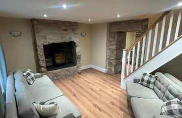 Cosy Cottage Hot Tub Sleeps 8 Log Fires - Foto 4