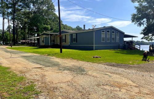Spacious Vacation Rental with Stunning Lake Views from the Incredible Deck for an Amazing Getaway in Sabine National Forest in Hemphill, Texas - Foto 40