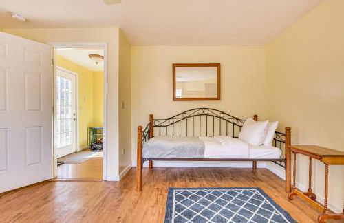 Family Home with Game Room and Decks in Etlan! - Foto 31