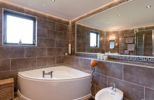 Hillend Farm House - Photo 19