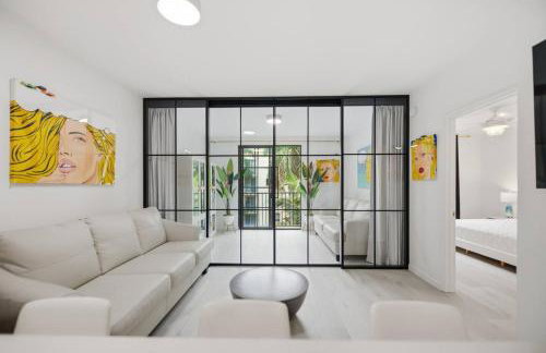 Stylish City Place WPB Escape King Bed and Den - Foto 4