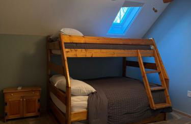 Woodlawn Lakeside Retreat - 2 BR Waterfront Cabin - Foto 13