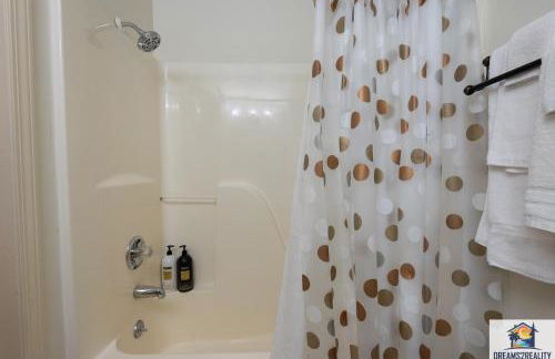 3BR Condo with Lake View - Trout Fishing - Playground - 2 Pools - Stairs Required - FREE TICKETS INCLUDED - PR69-9 - Foto 55