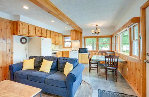 Waterfront Gray Home with Furnished Deck and Fire Pit! - Foto 4