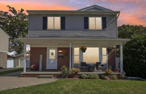 Newly Luxury Dream Home With 4 Bedroom 2 Full Bath, Full Body Massage Chair, 65Inch TV, Nice Deck, Fenced Backyard, Private Gym - Foto 8