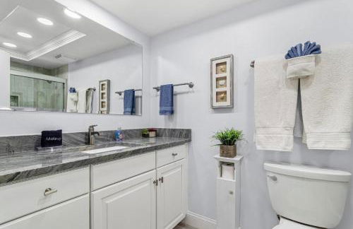 Escape to Beach Oasis! New Management! Updated Beachside Condo with Heated Pool! - Foto 19