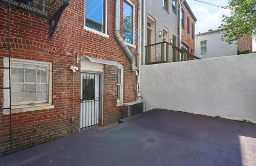 Private DC Retreat on Iconic East Capitol St - Photo 26