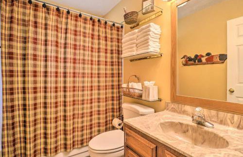 Creekside Retreat with Deck, 18 Miles to Wolf Ridge - Foto 16